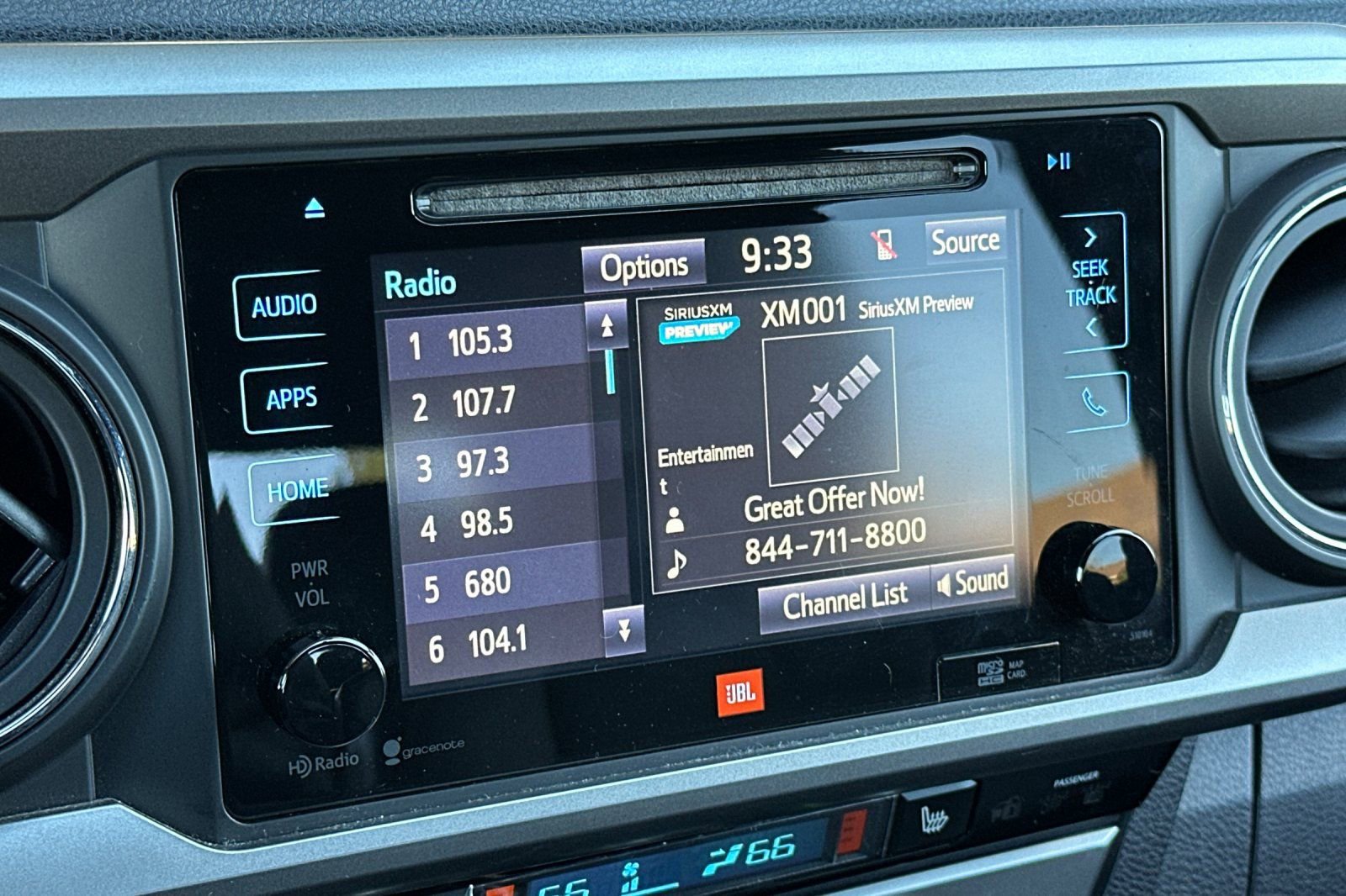 Used 2016 Toyota Tacoma Limited w/ Towing Package image 15