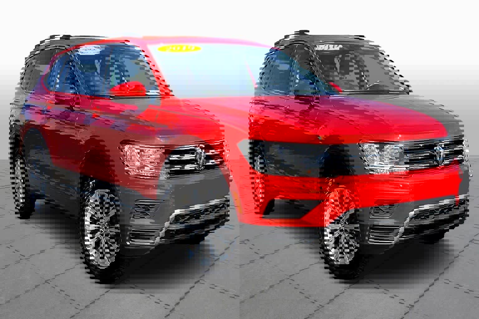 Used 2019 Volkswagen Tiguan SE w/ Panoramic Sunroof Package image 2