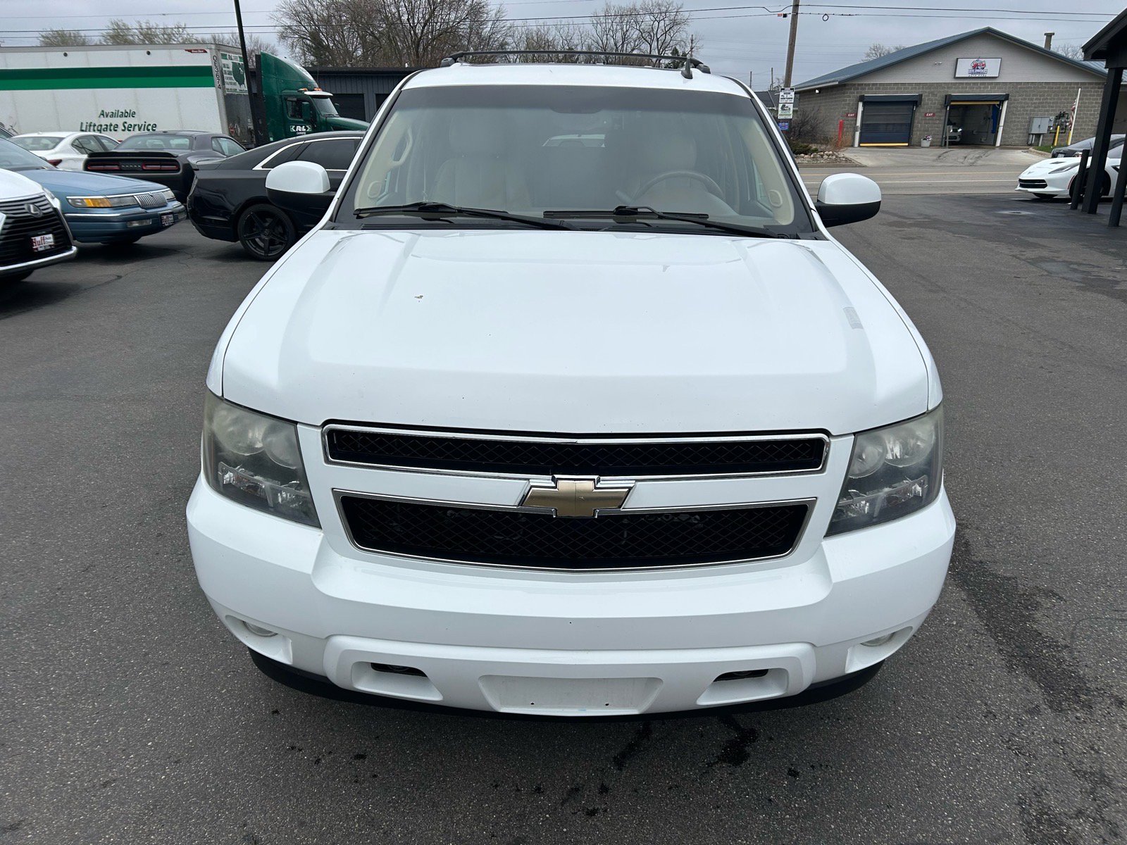 Used 2011 Chevrolet Suburban LT image 2