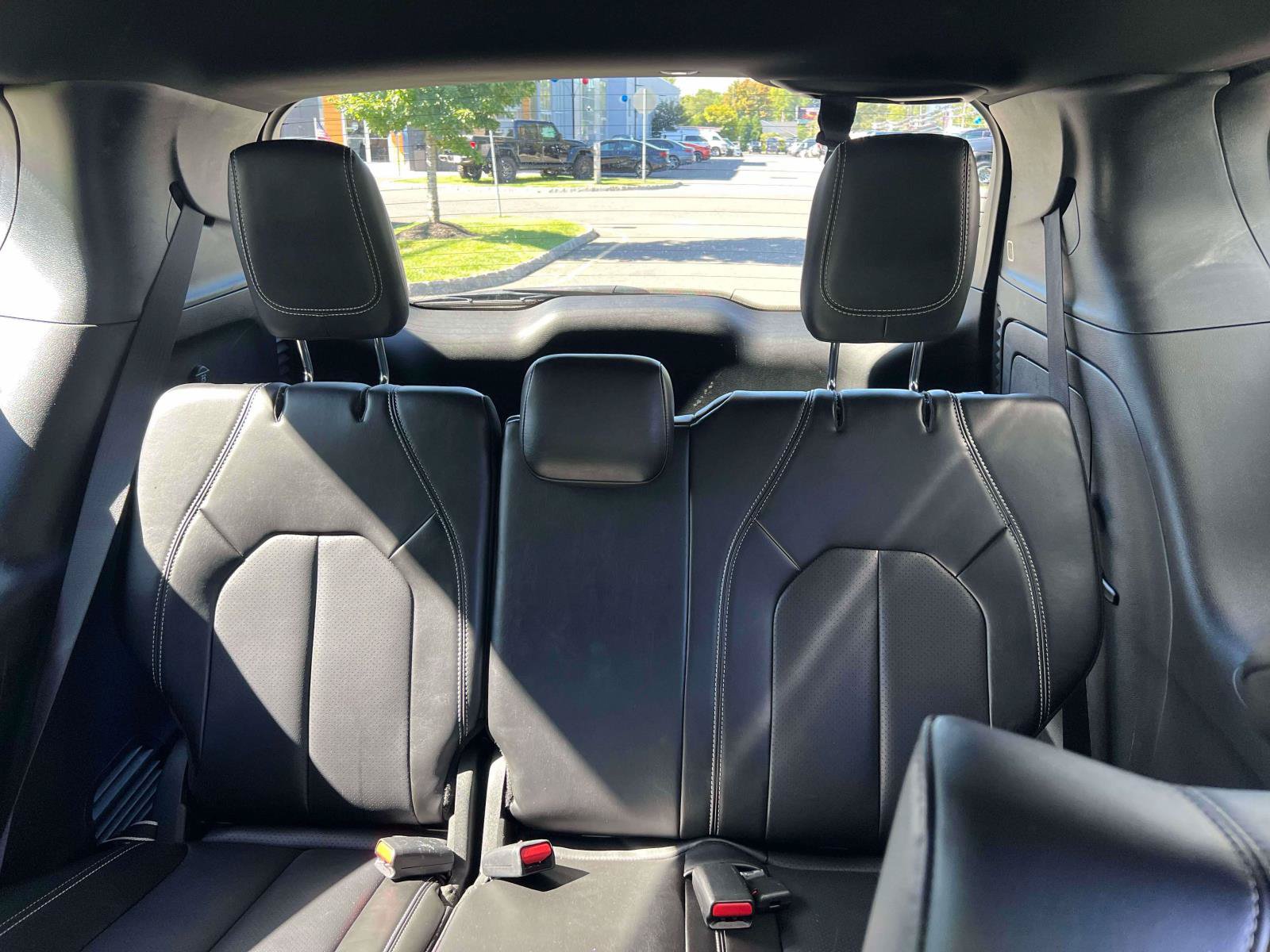 Used 2024 Chrysler Pacifica Limited FWD image 24