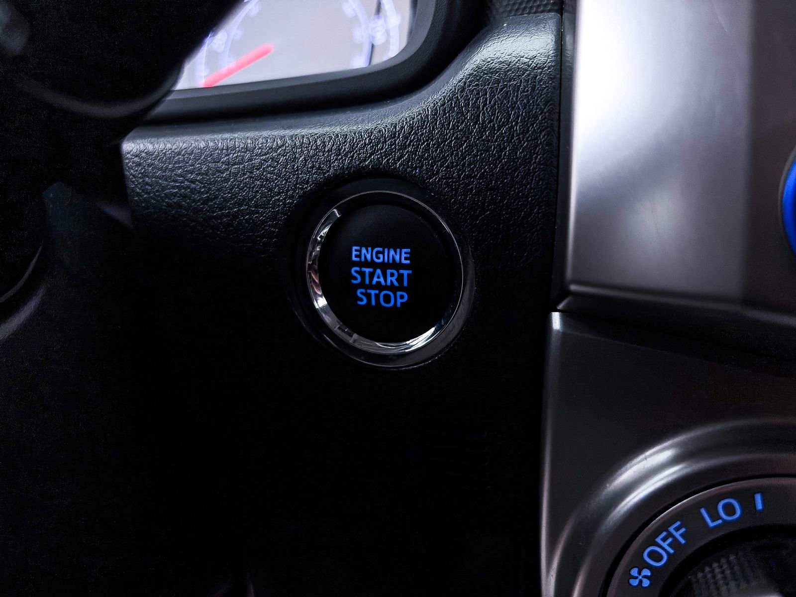 Used 2022 Toyota 4Runner SR5 AWD/4WD image 21