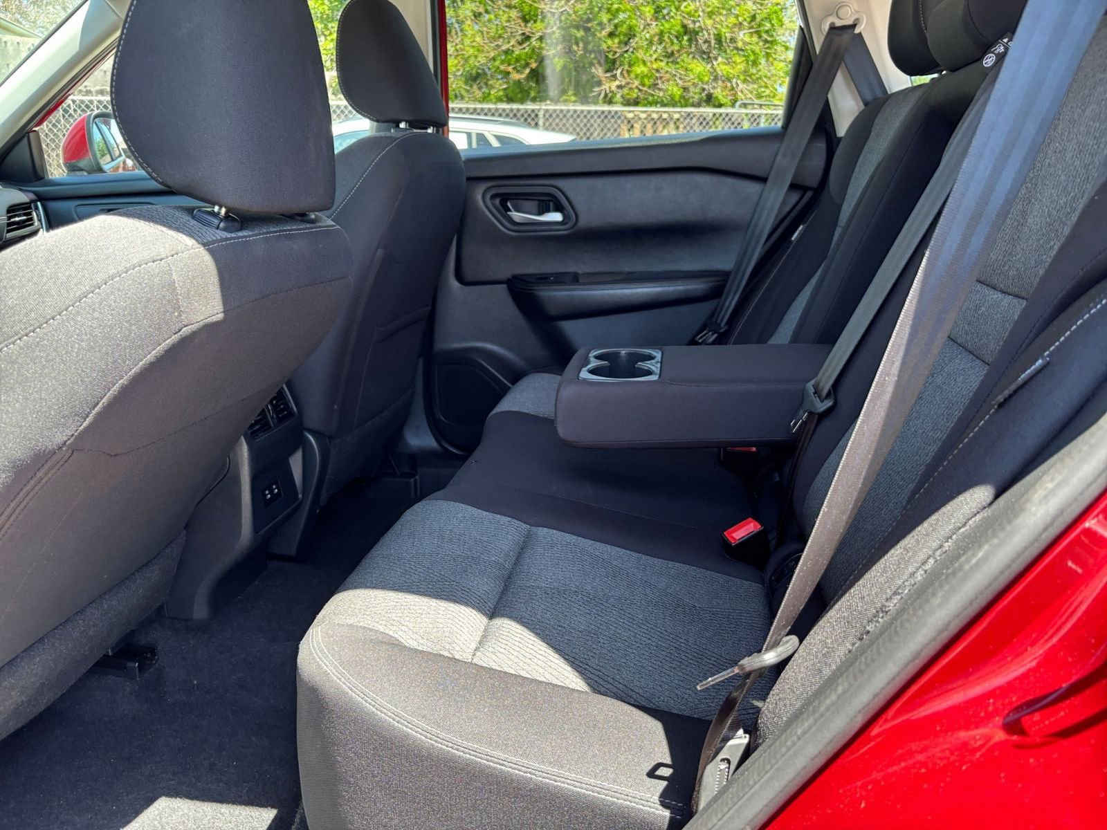 Used 2025 Nissan Rogue SV FWD image 27