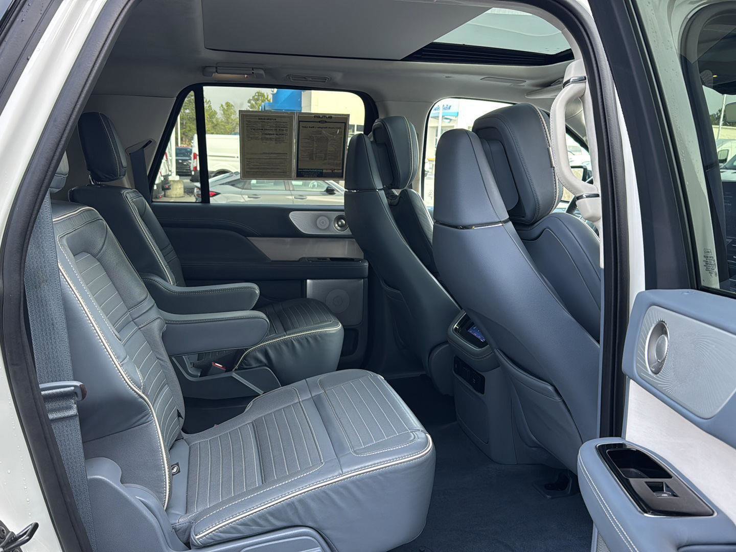 Used 2023 Lincoln Navigator L Black Label image 11
