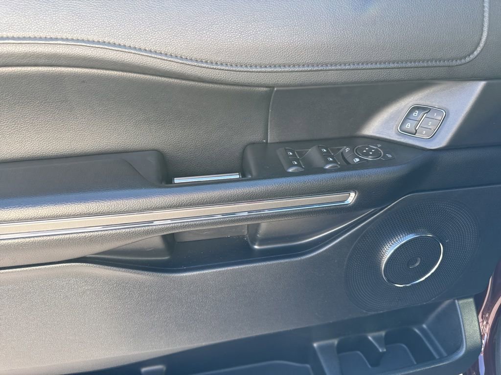 Used 2021 Ford Expedition XLT image 19