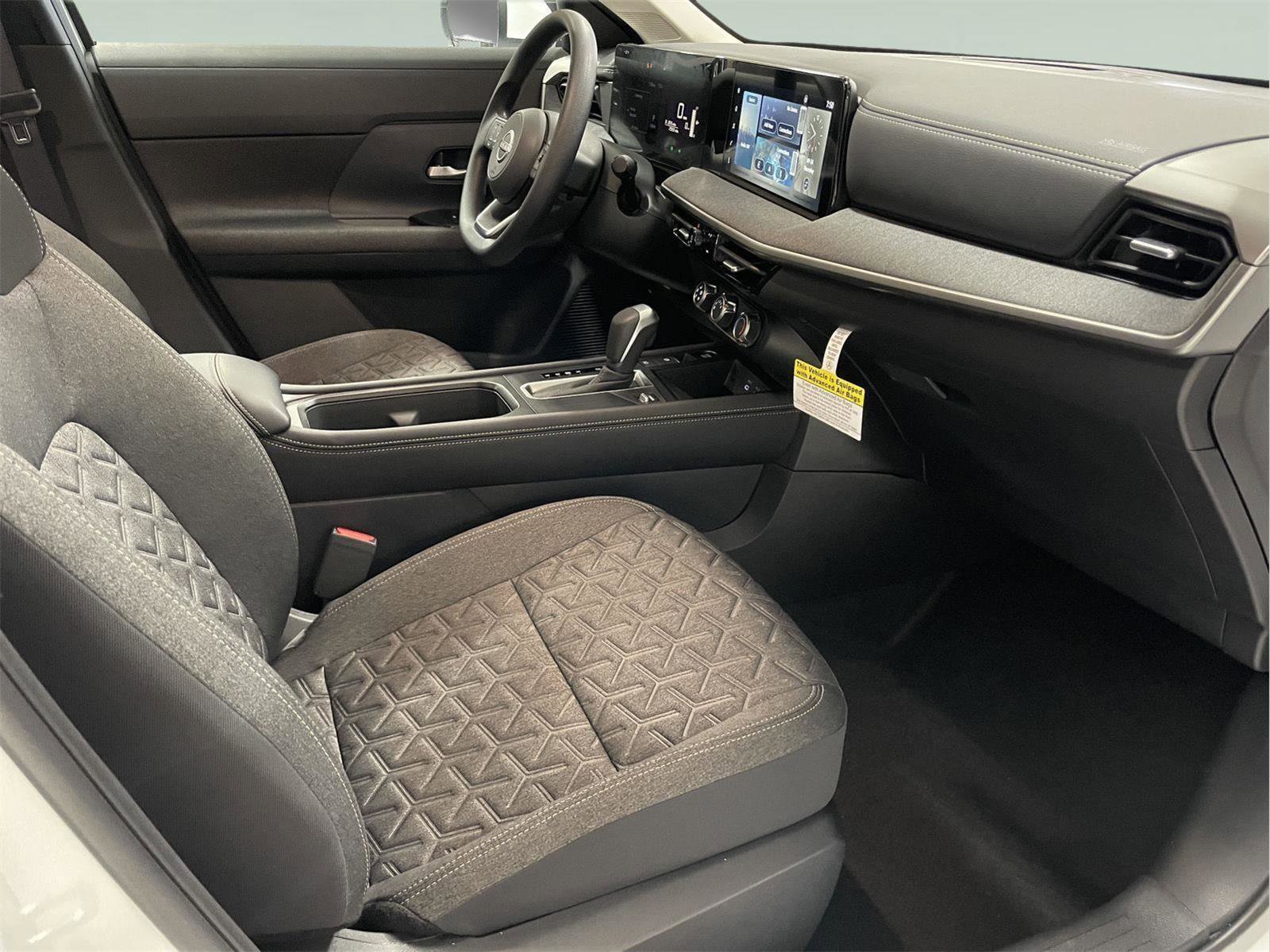 Used 2025 Nissan Kicks SV image 21