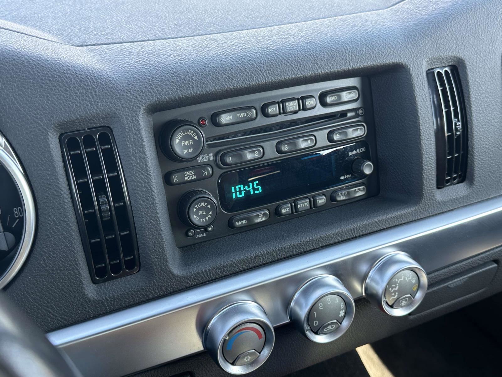 Used 2003 Chevrolet SSR w/ Preferred Equipment Group image 26