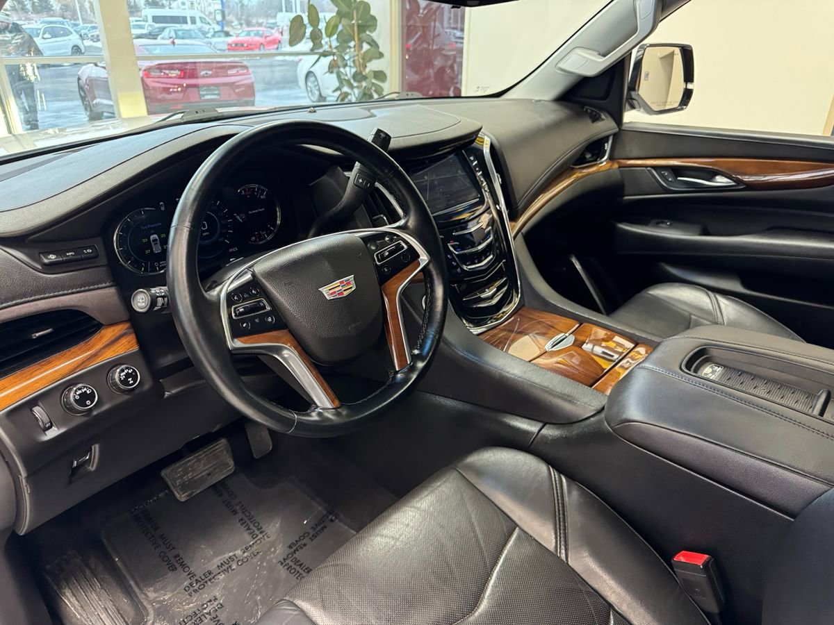 Used 2017 Cadillac Escalade Premium Luxury AWD/4WD image 13