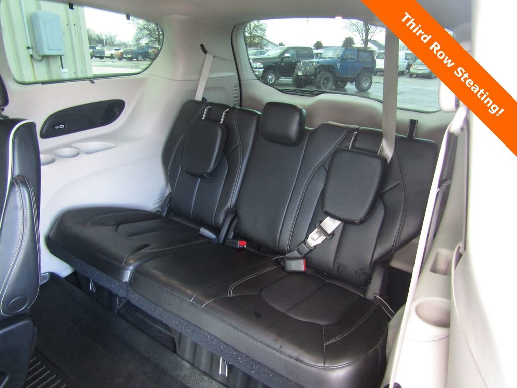 Used 2023 Chrysler Pacifica Limited AWD/4WD image 20