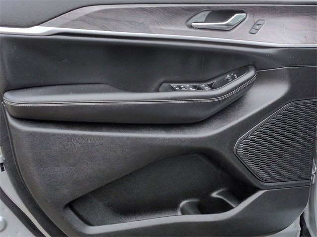 Used 2024 Jeep Grand Cherokee Limited image 14