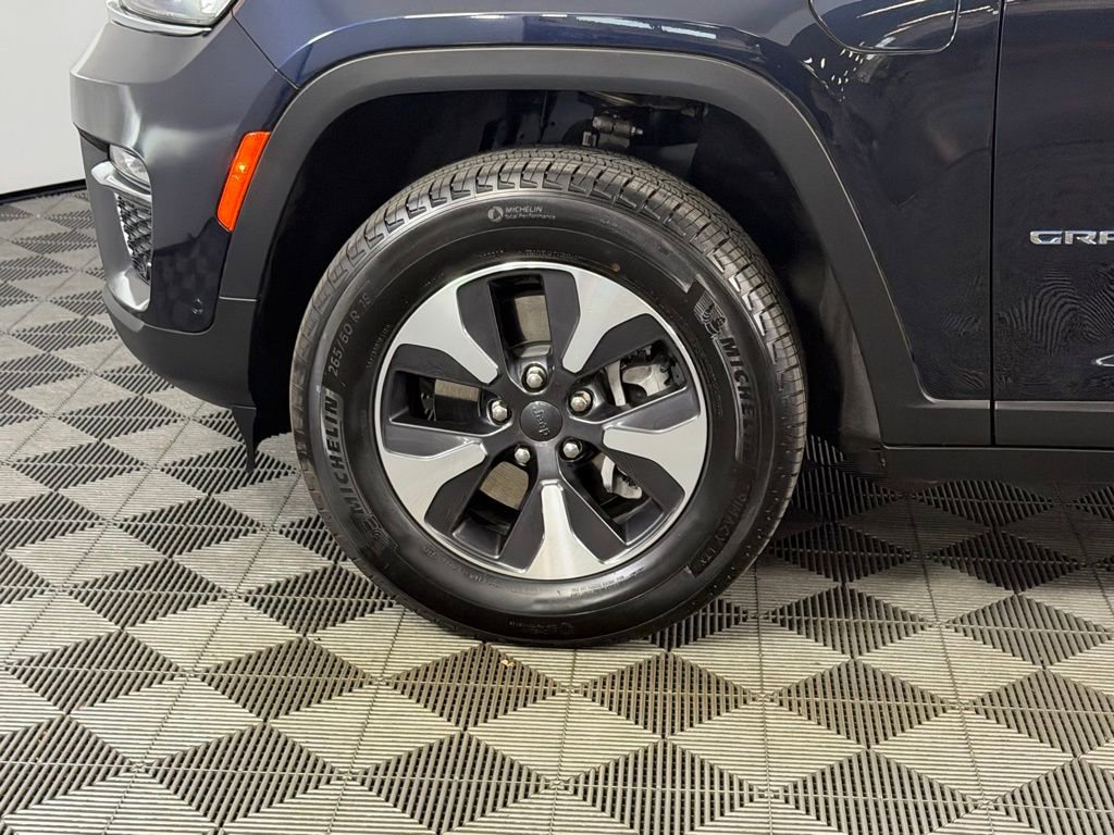 Used 2022 Jeep Grand Cherokee Limited 4xe w/ Luxury Tech Group II image 17