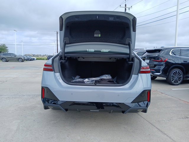 New 2027 BMW 550e xDrive w/ Executive Package AWD/4WD image 10