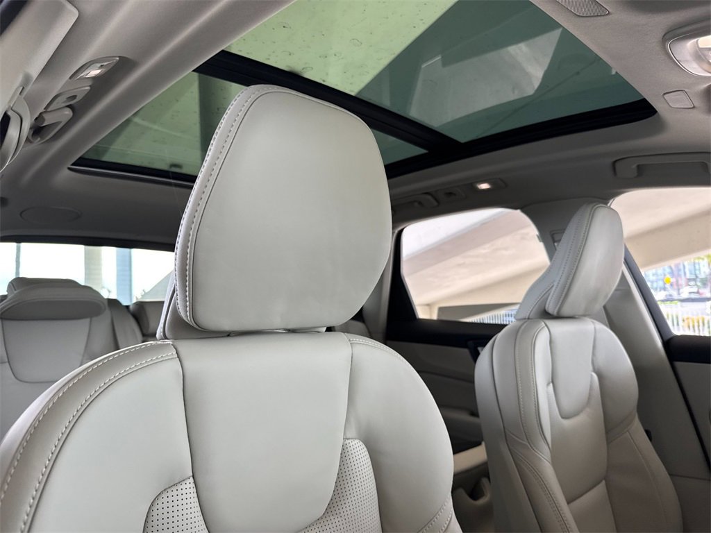 New 2026 Volvo XC60 T8 Ultra w/ Protection Package Premier image 16