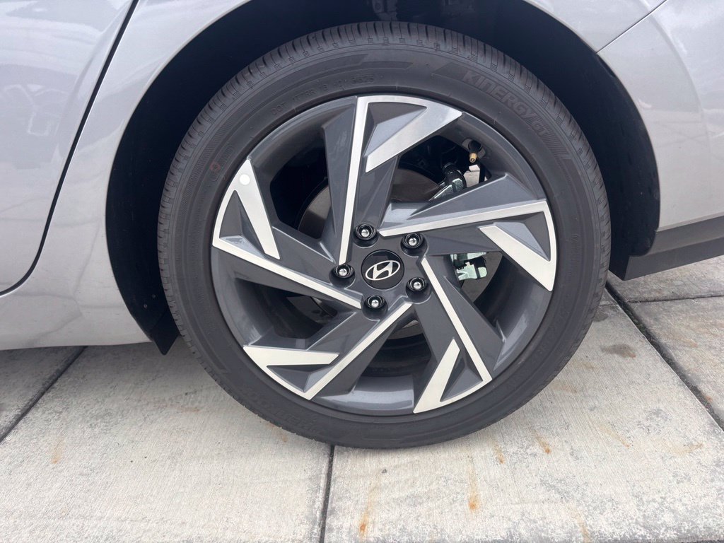 Certified 2026 Hyundai Elantra Limited FWD image 8