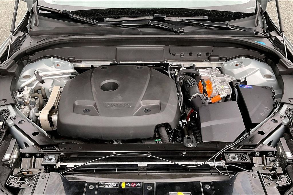 Certified 2024 Volvo XC60 T8 Plus w/ Protection Package Premier image 30