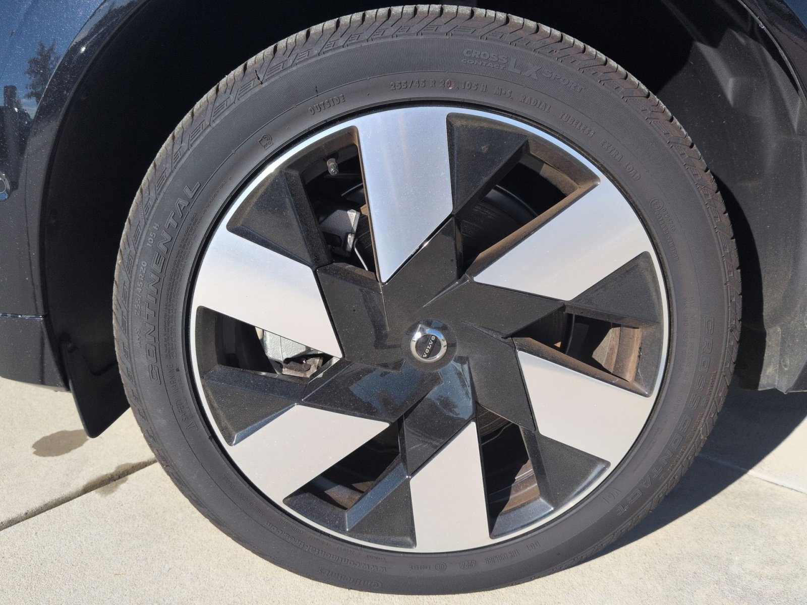 New 2025 Volvo XC60 T8 Plus w/ Protection Package Premier image 12