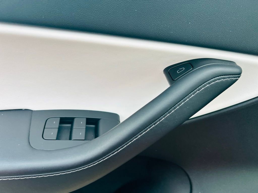 Used 2021 Tesla Model Y Performance image 14