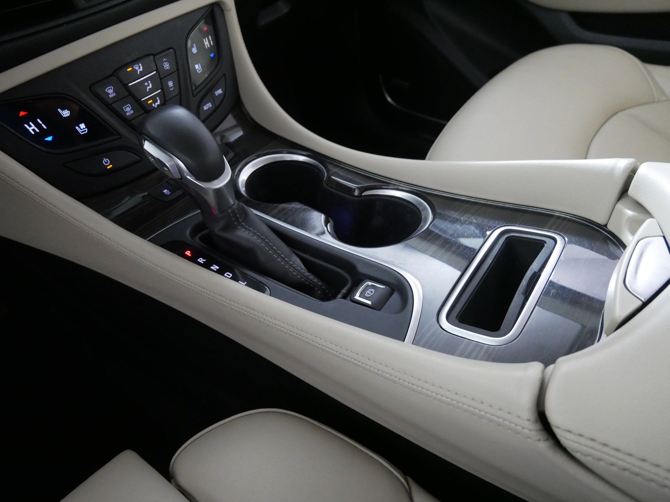 Used 2020 Buick Envision Premium w/ Driver Confidence Package image 24