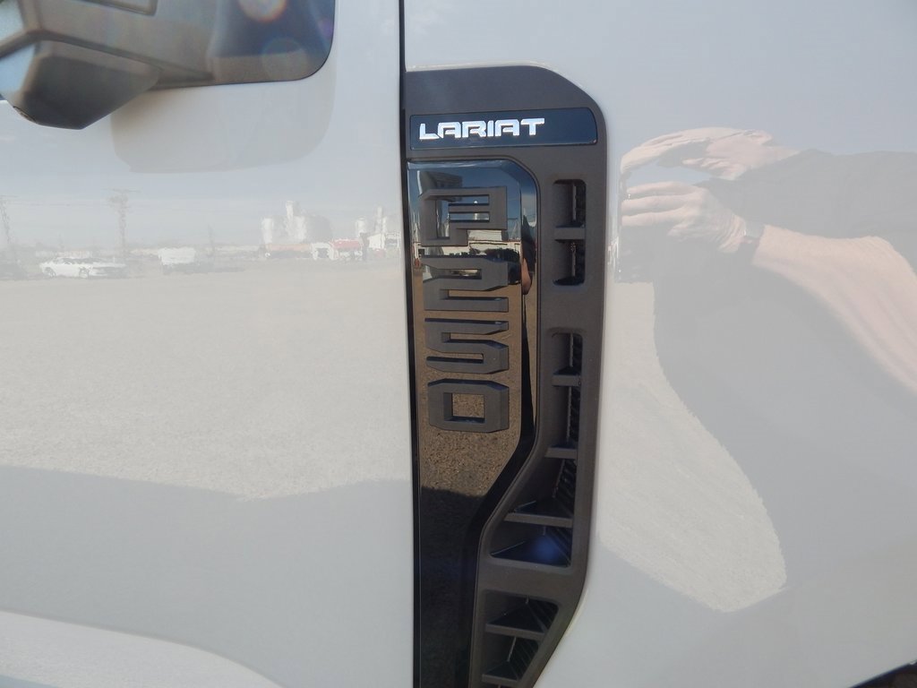 New 2025 Ford F250 Lariat w/ Lariat Ultimate Package image 9