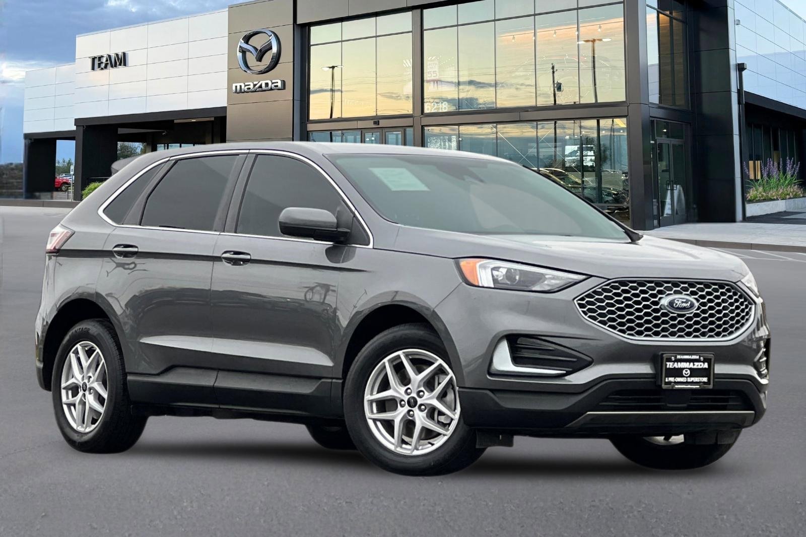 Used 2023 Ford Edge SEL image 2