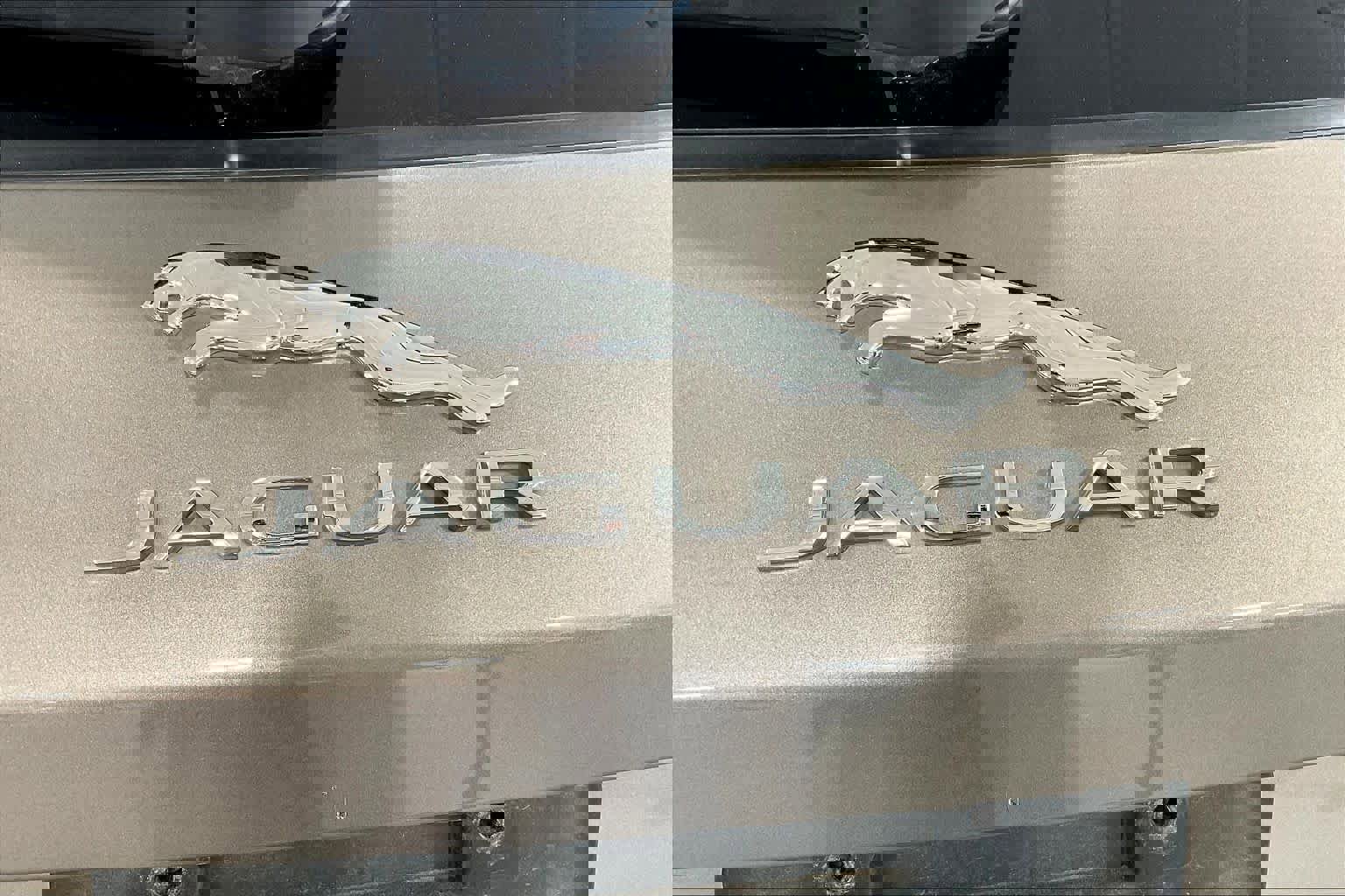 Used 2017 Jaguar F-PACE Premium image 30