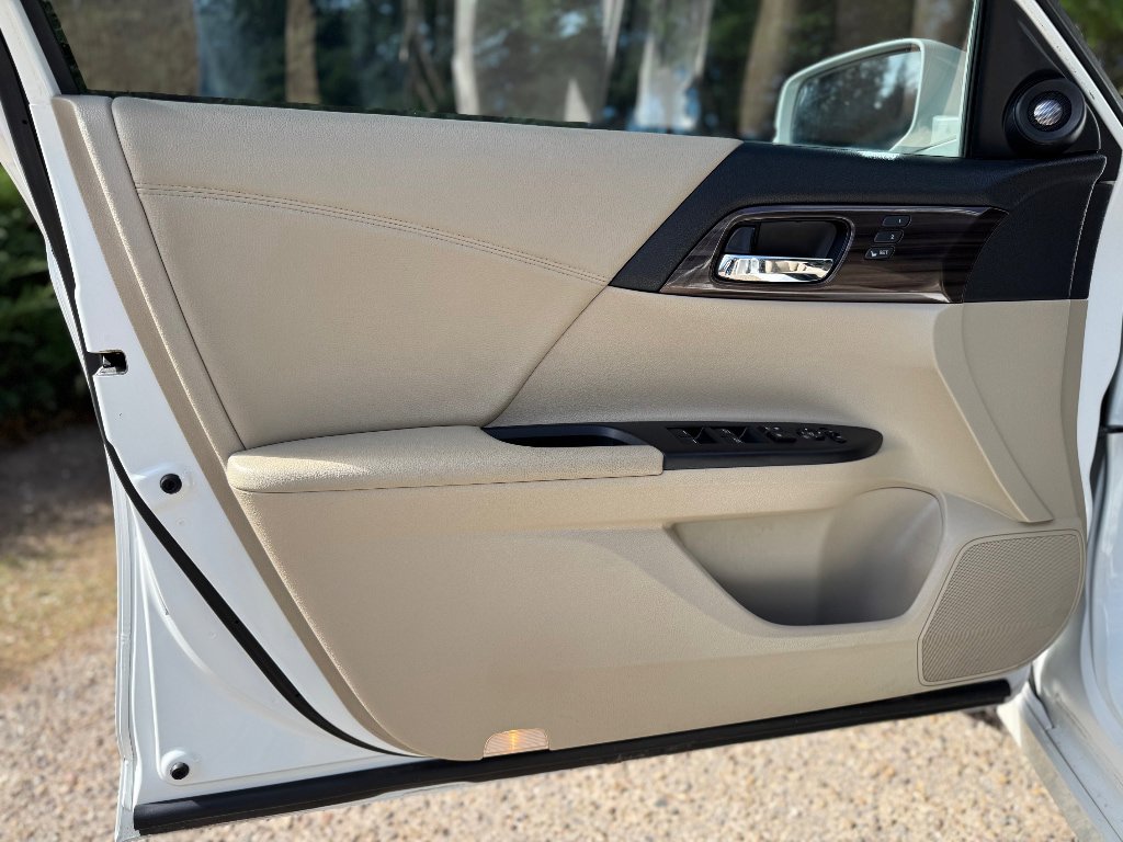 Used 2016 Honda Accord Touring image 8