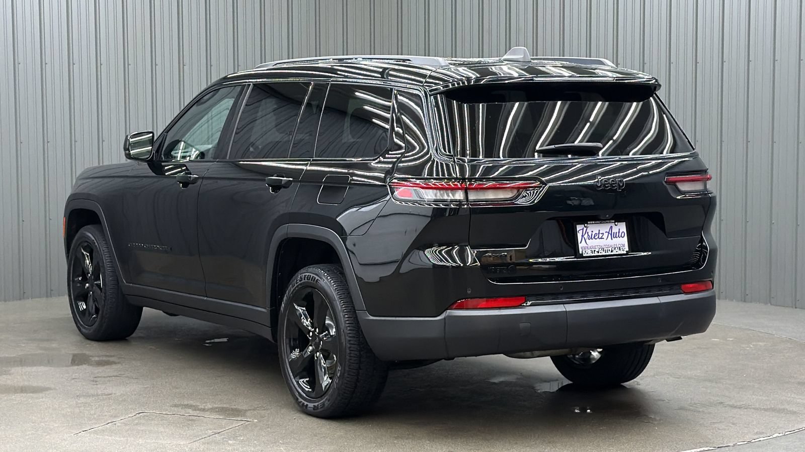 Used 2023 Jeep Grand Cherokee L Altitude AWD/4WD image 3