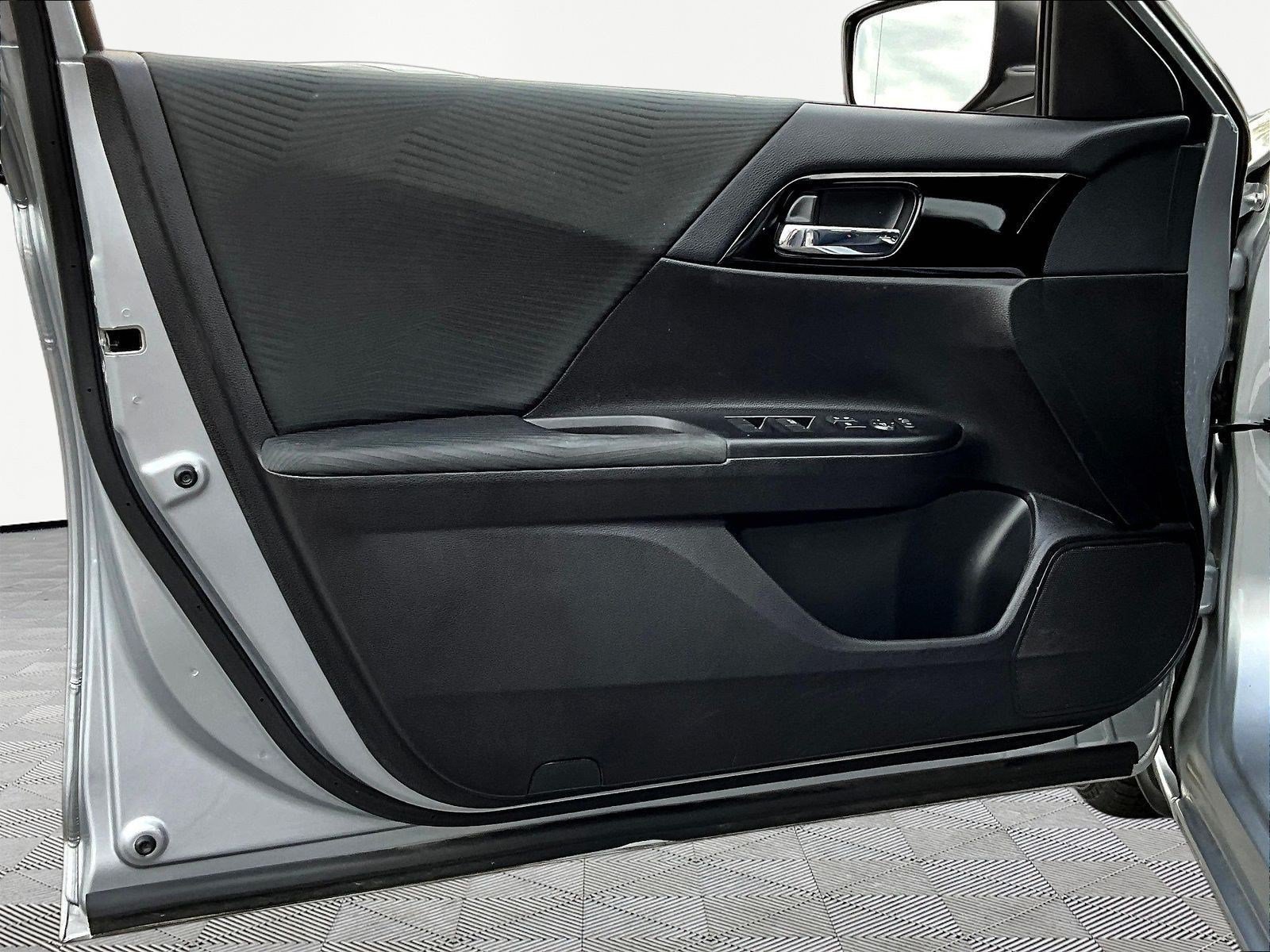 Used 2016 Honda Accord LX image 19