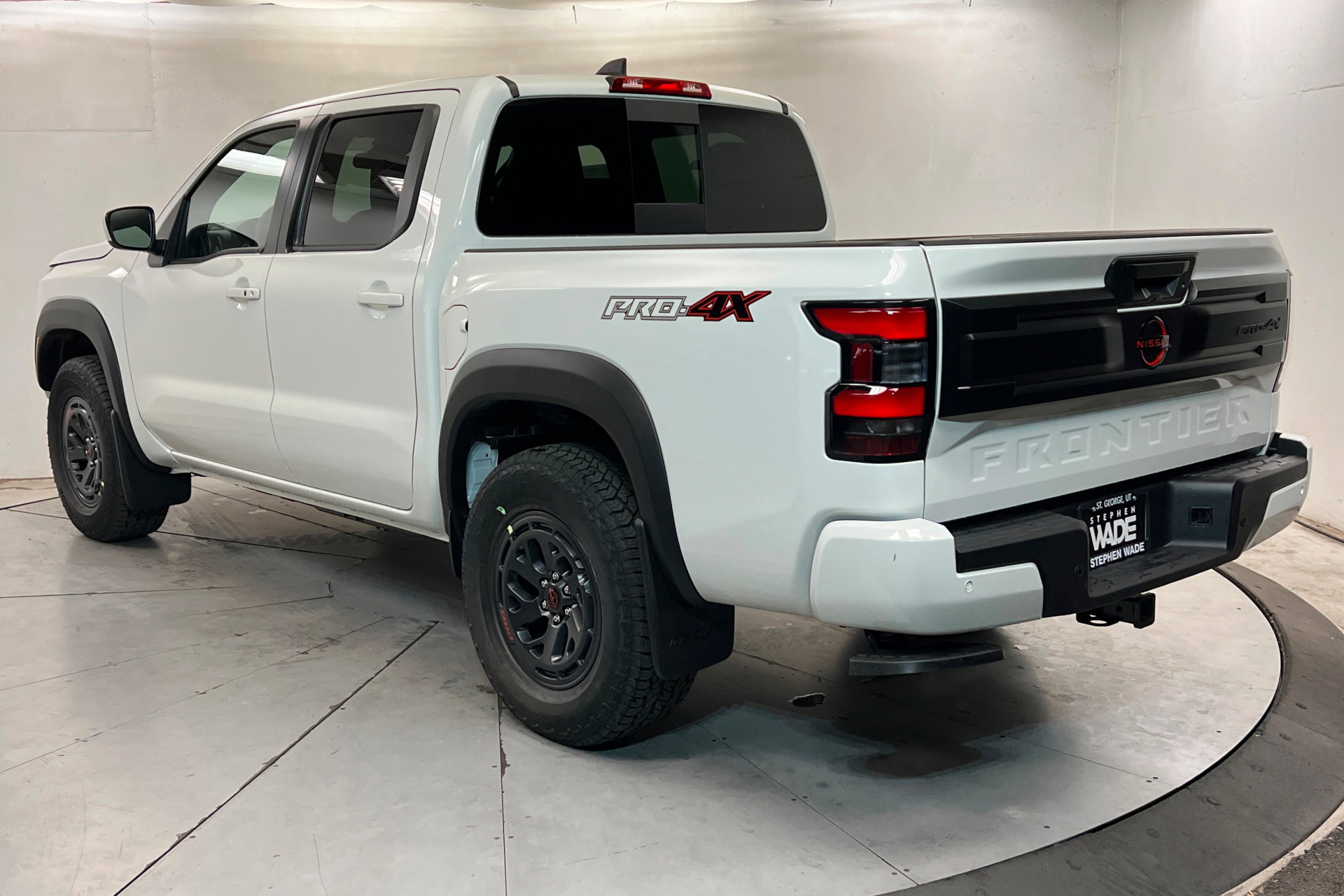 New 2026 Nissan Frontier PRO-4X w/ Tow Package AWD/4WD image 3