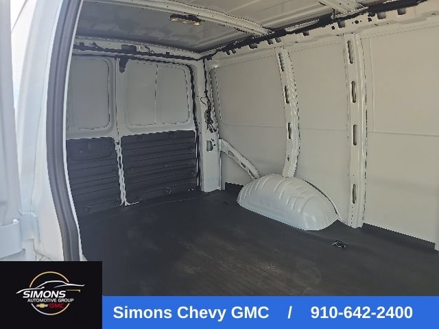 Used 2025 GMC Savana 3500 RWD image 34