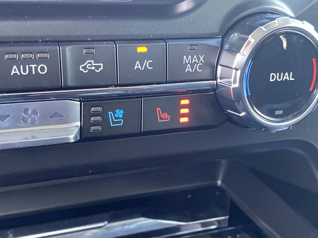 New 2026 Ford F250 Lariat w/ Black Appearance Package image 27