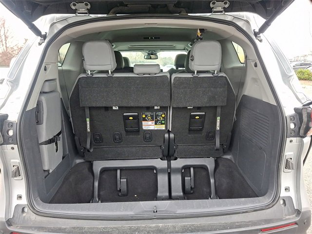 Used 2024 Toyota Sienna XLE image 31