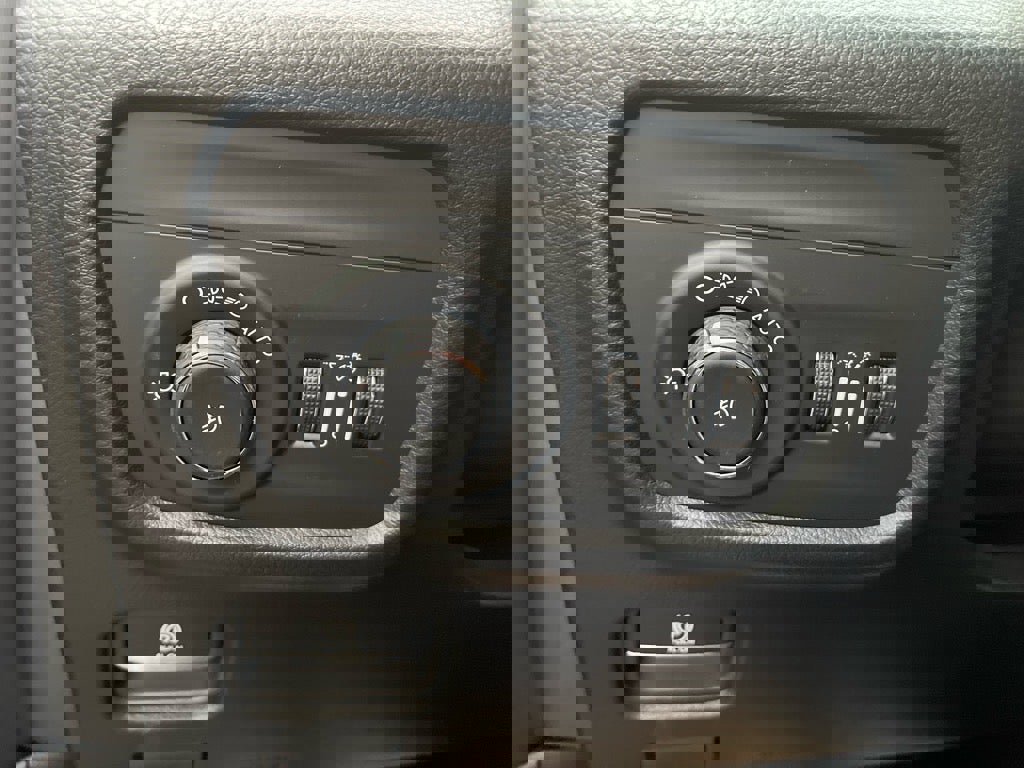 New 2025 Jeep Grand Cherokee L Limited w/ Luxury Tech Group II image 17