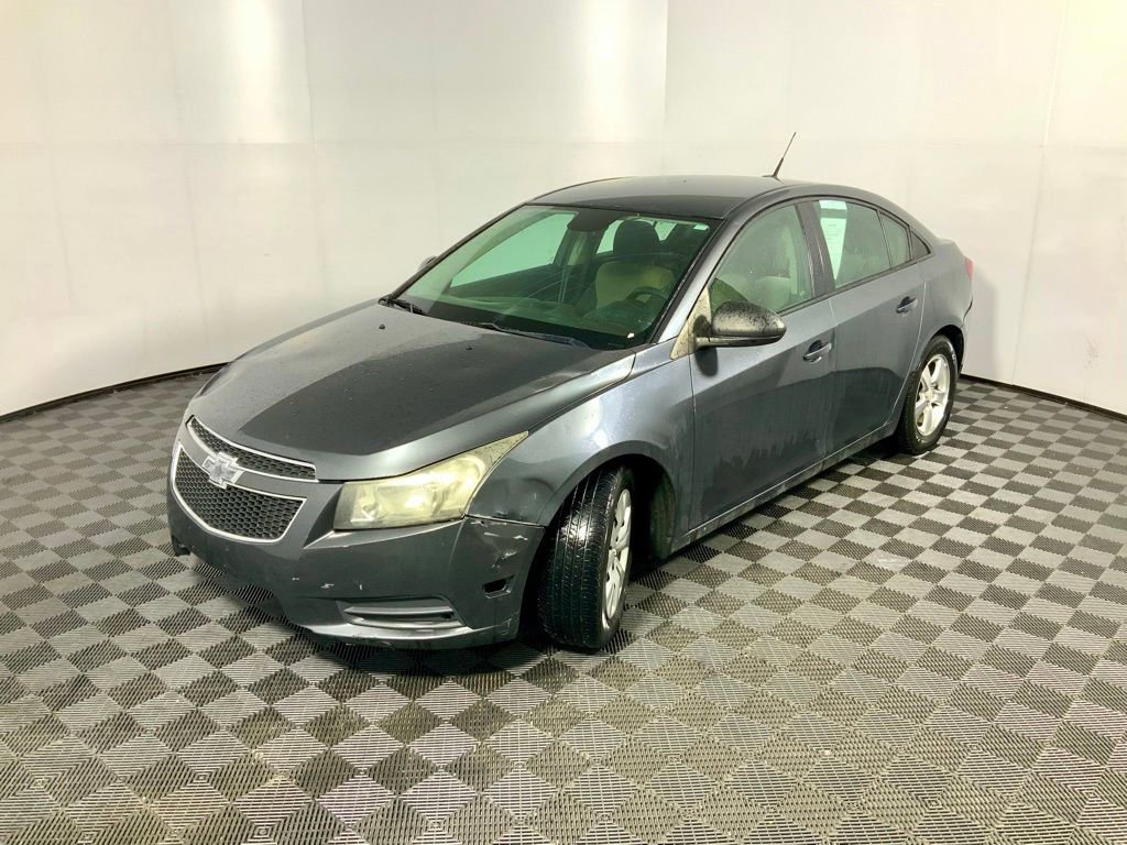 Used 2013 Chevrolet Cruze LS image 5