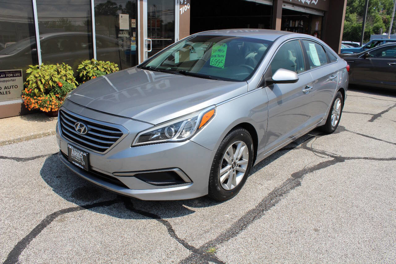 Used 2016 Hyundai Sonata SE w/ Cargo Package image 2