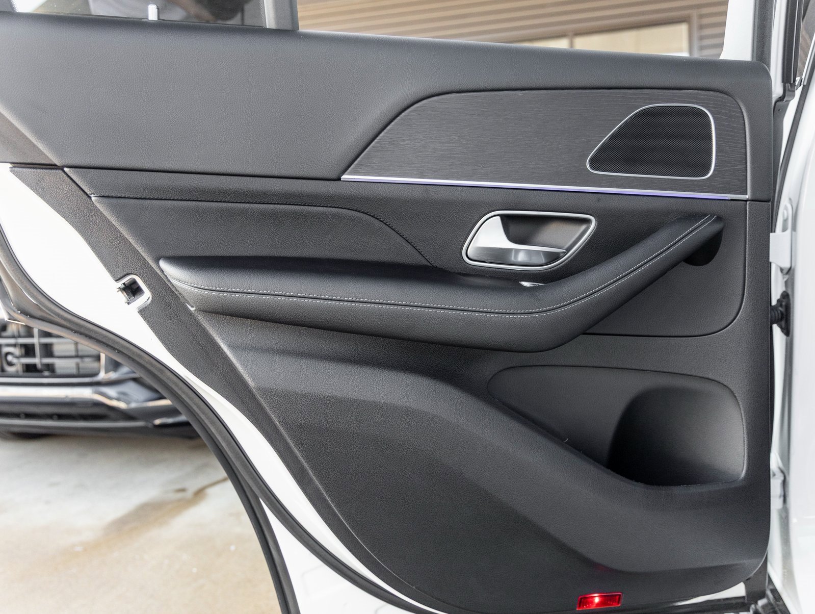 Used 2024 Mercedes-Benz GLE 450 4MATIC w/ AMG Line Exterior image 31