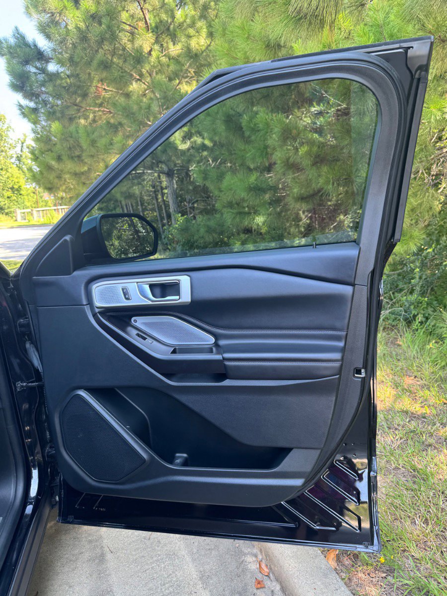 Used 2020 Ford Explorer Platinum w/ Premium Technology Package image 14