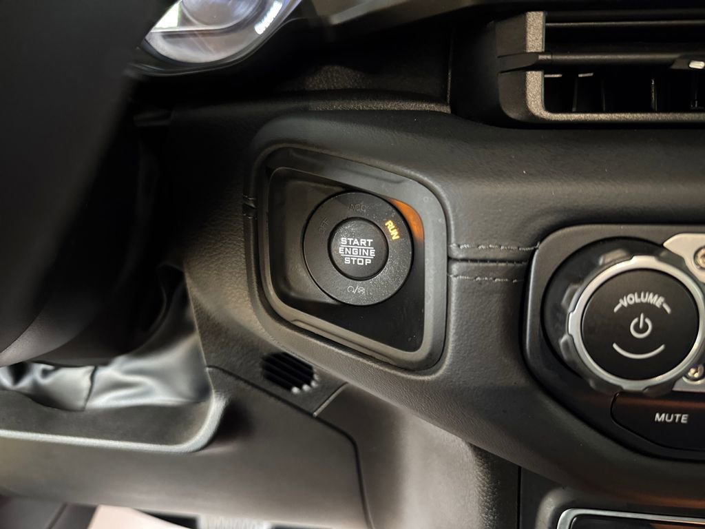 Used 2025 Jeep Wrangler Unlimited Sahara w/ Safety Group image 29