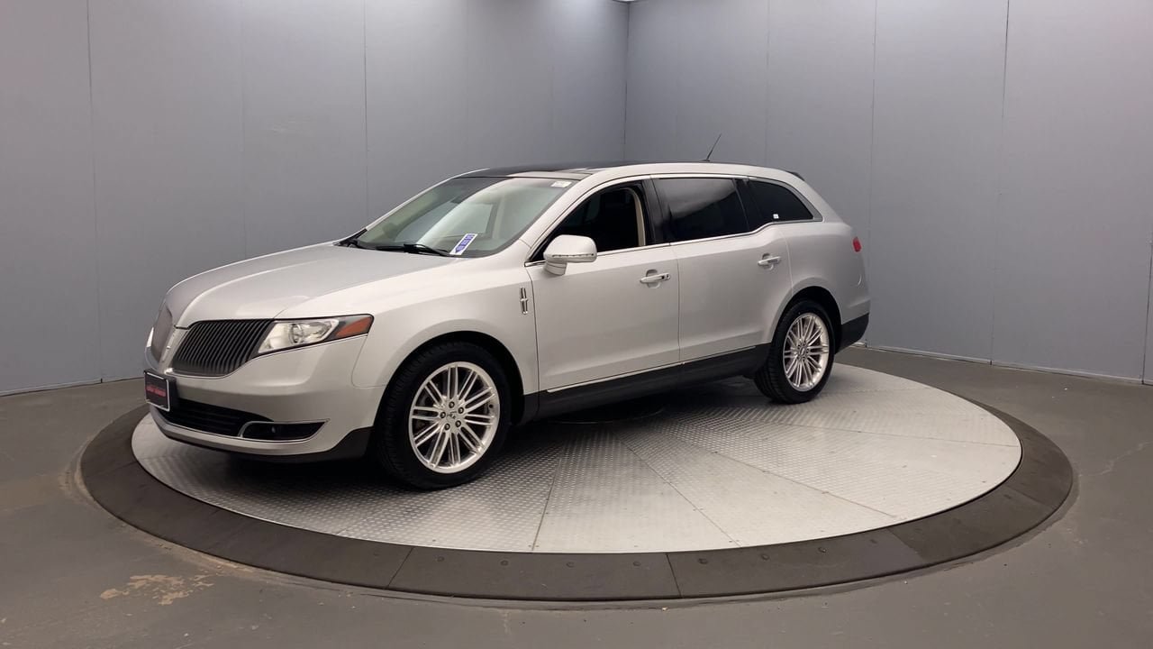 Used 2015 Lincoln MKT AWD image 9