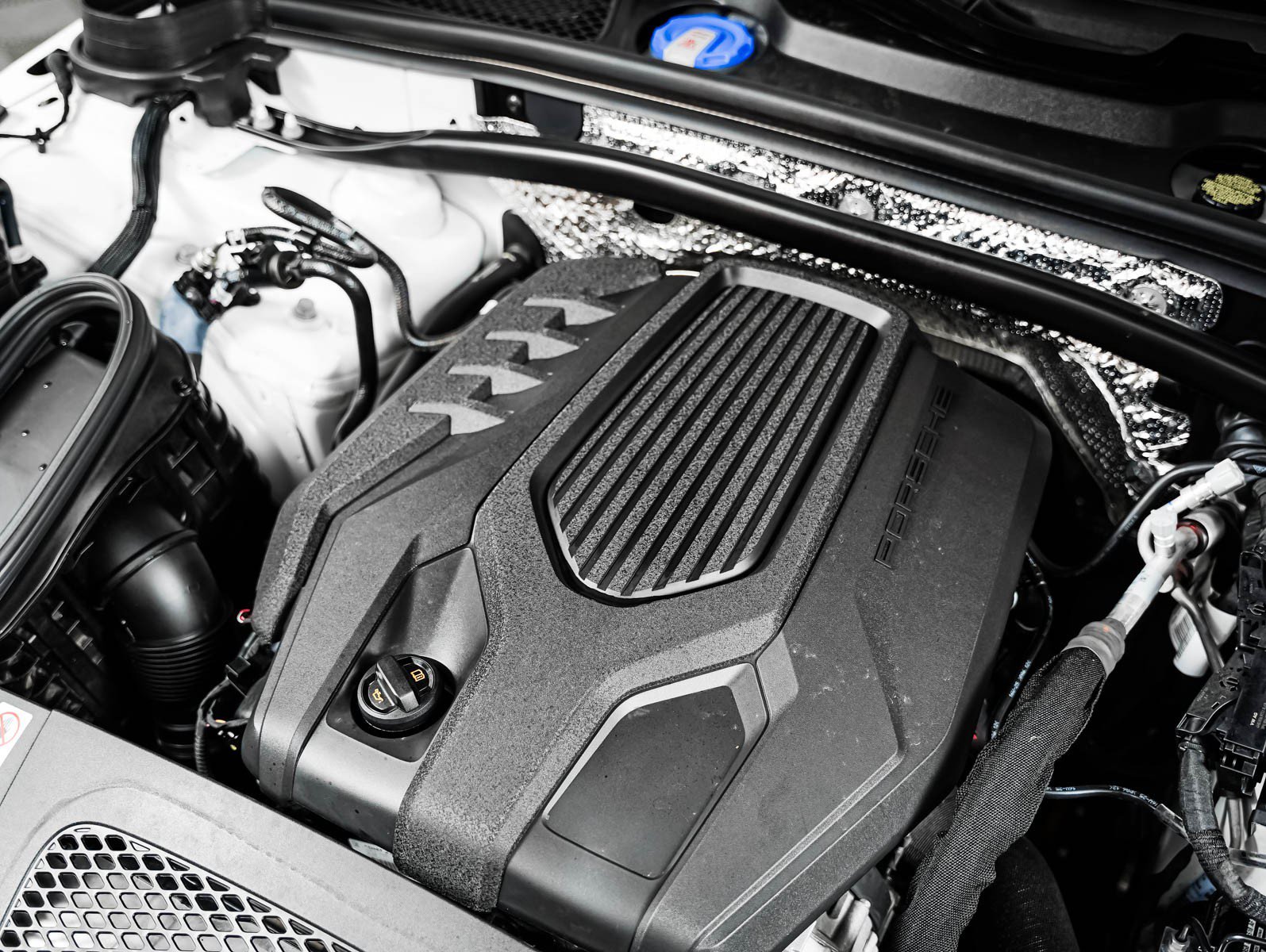 Certified 2026 Porsche Macan AWD/4WD image 13
