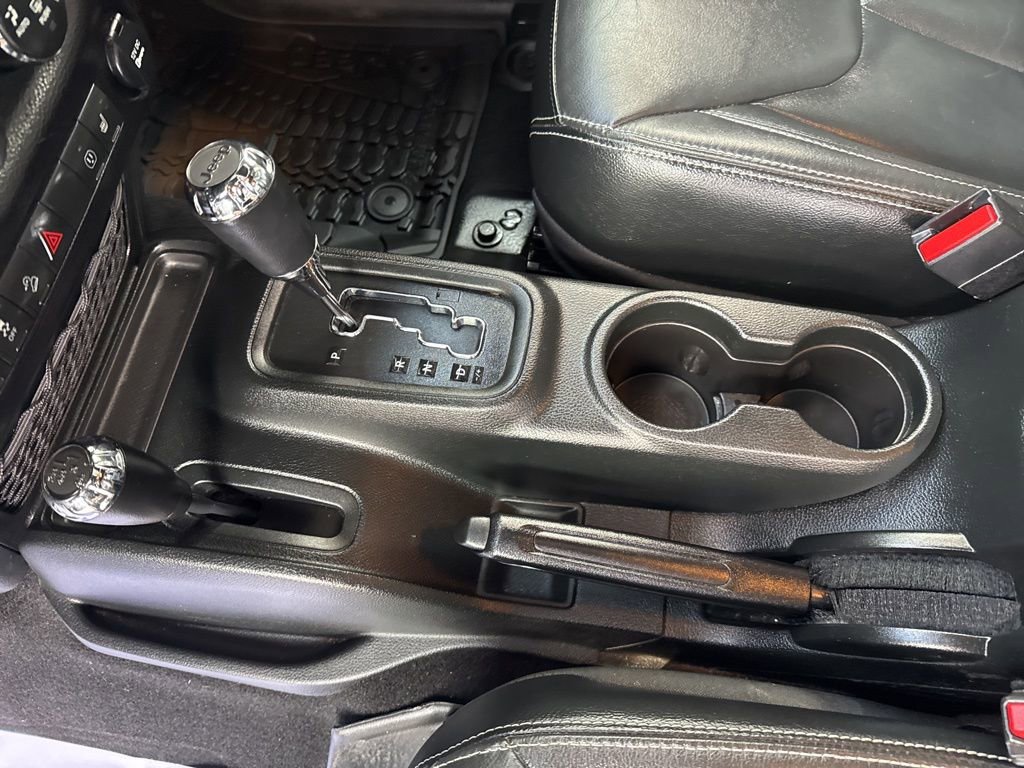 Used 2018 Jeep Wrangler Unlimited Sahara w/ Connectivity Group image 22