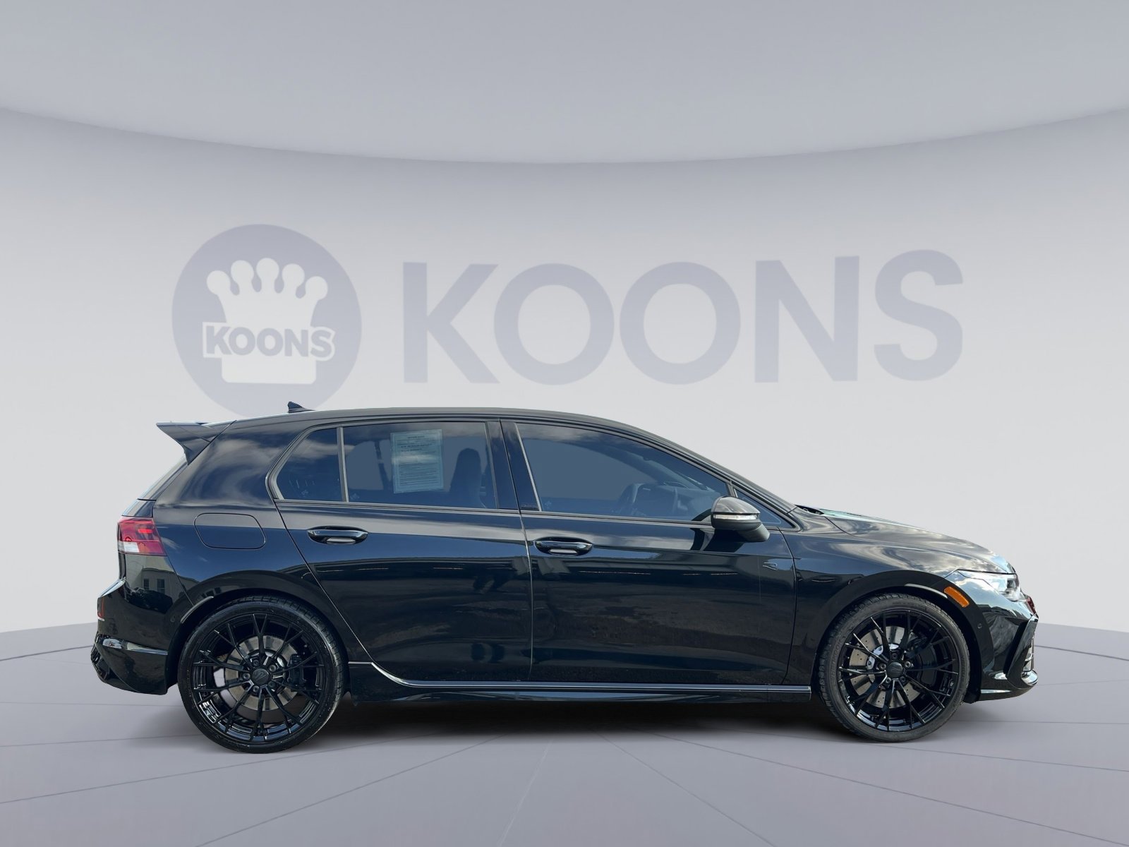 Used 2025 Volkswagen Golf R Black Edition image 8