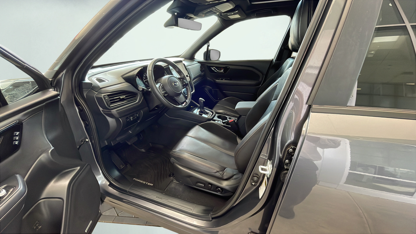 Used 2025 Subaru Forester Touring AWD/4WD image 30