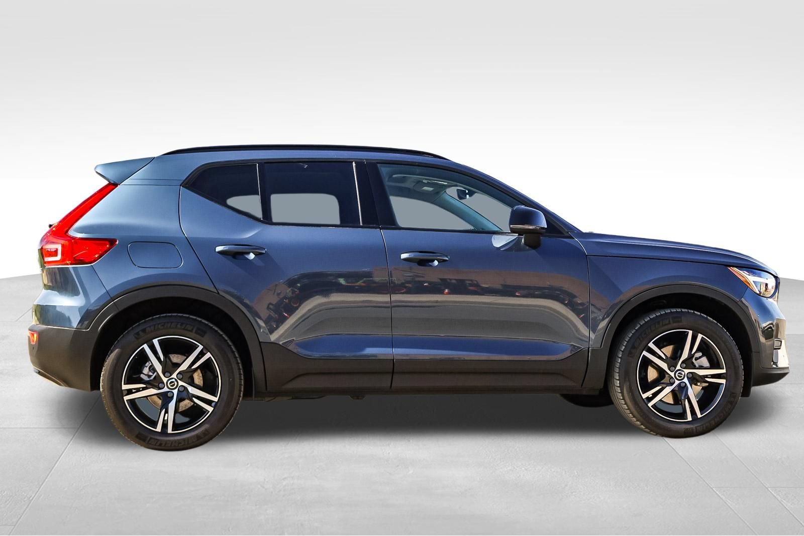 Used 2026 Volvo XC40 B5 Core AWD/4WD image 4