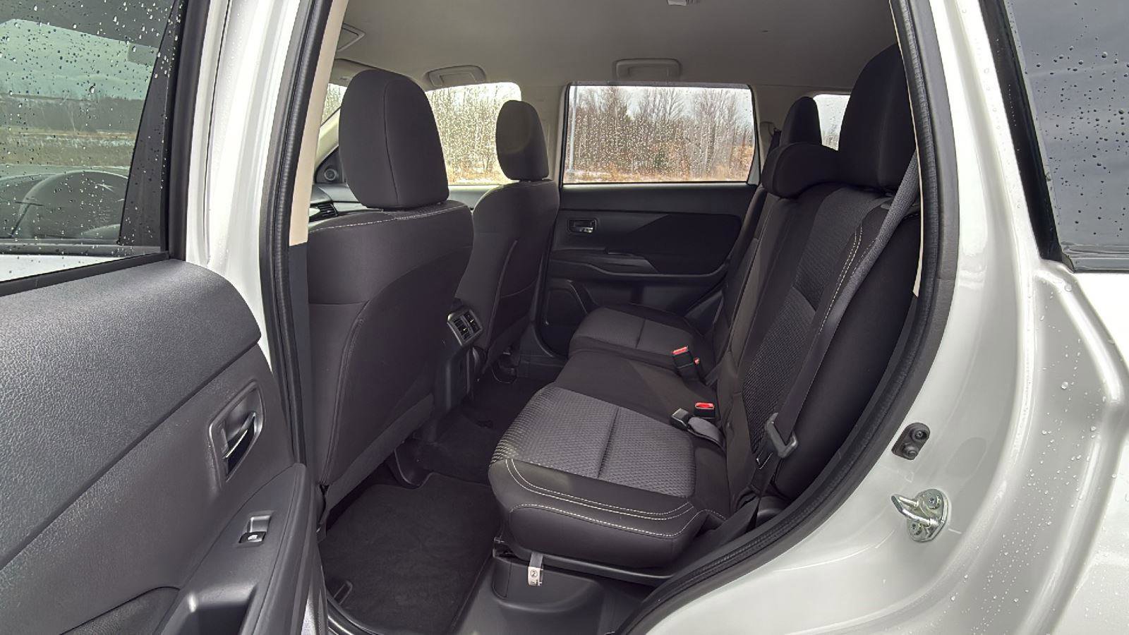 Used 2019 Mitsubishi Outlander ES image 23