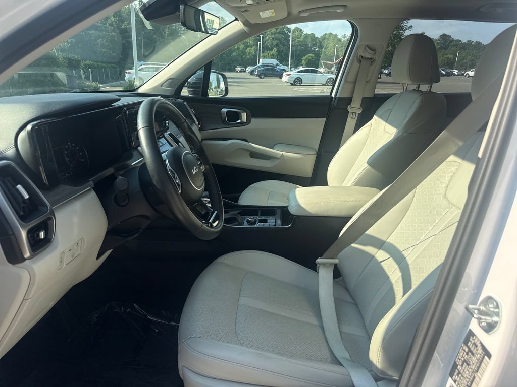 Used 2023 Kia Sorento EX w/ Panoramic Sunroof Package FWD image 12