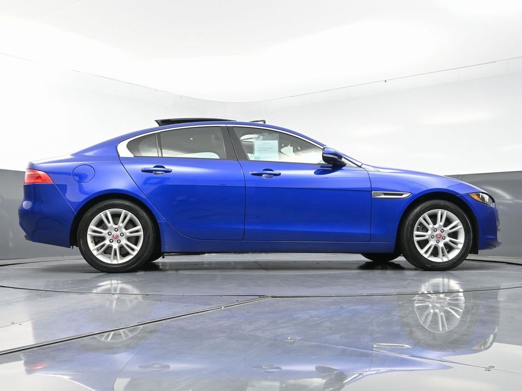 Used 2017 Jaguar XE Premium image 55