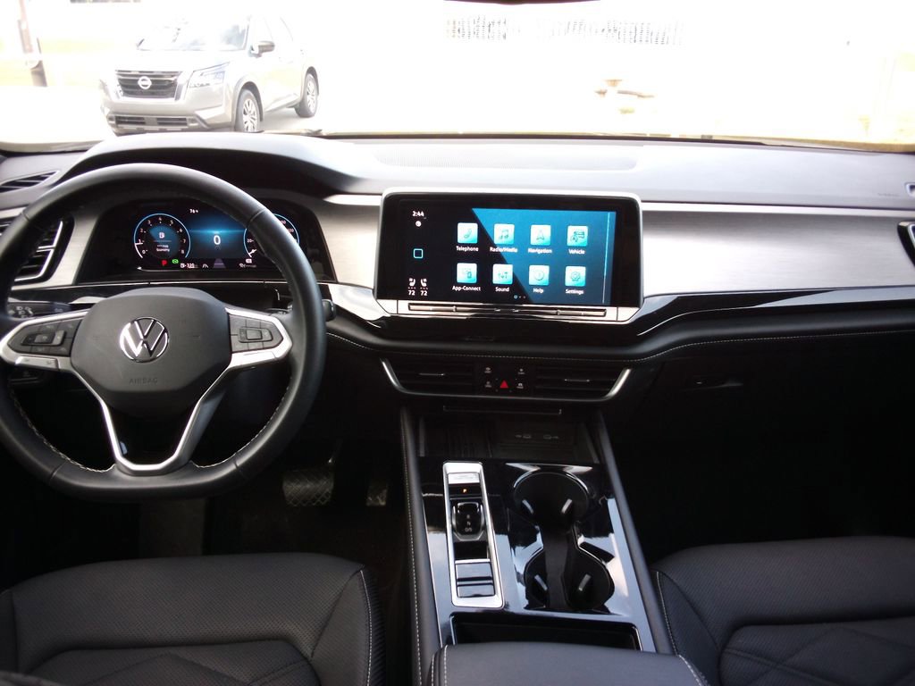 Used 2025 Volkswagen Atlas Cross Sport SE image 13