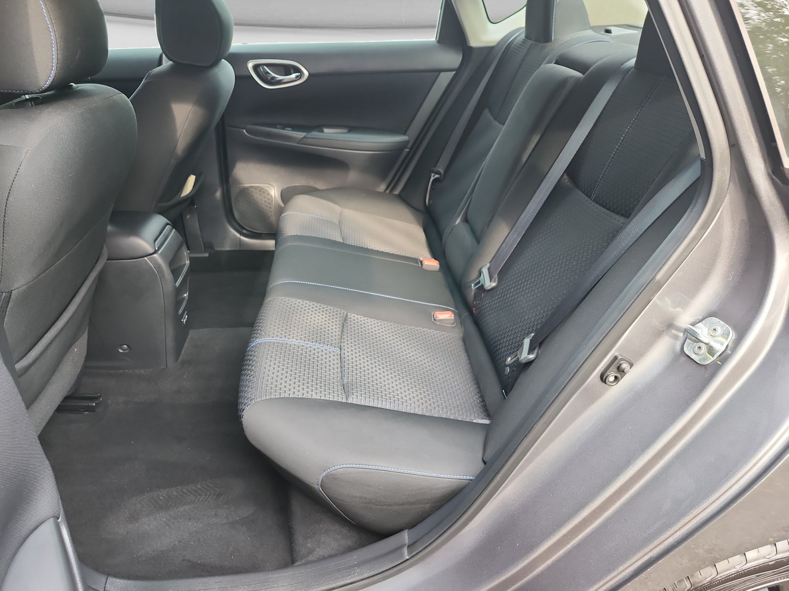 Used 2018 Nissan Sentra SR w/ SR Midnight Edition Package FWD image 17