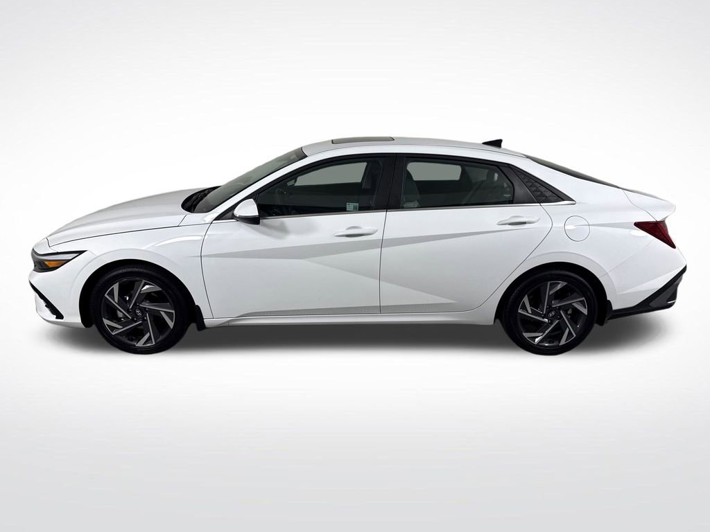 Used 2025 Hyundai Elantra Limited FWD image 8