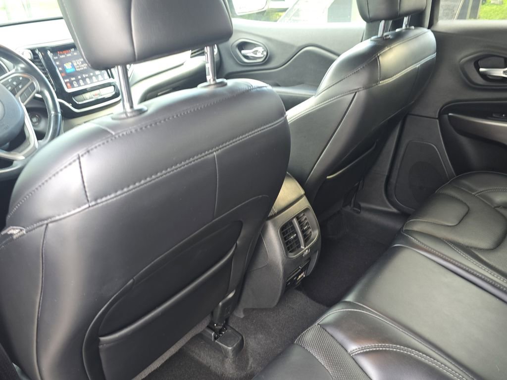 Used 2019 Jeep Cherokee Limited image 15